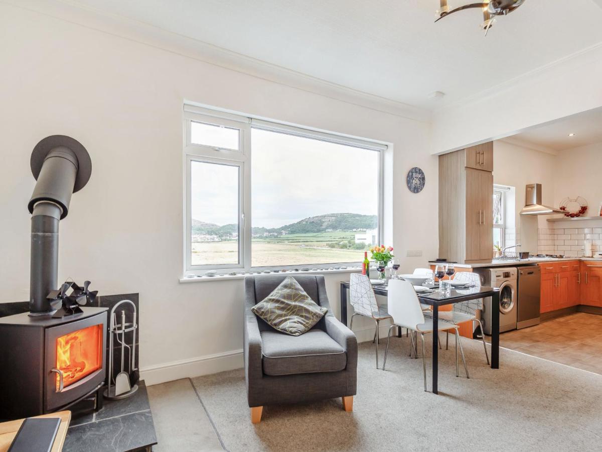 Little Orme View Apartment Ландъндо Екстериор снимка