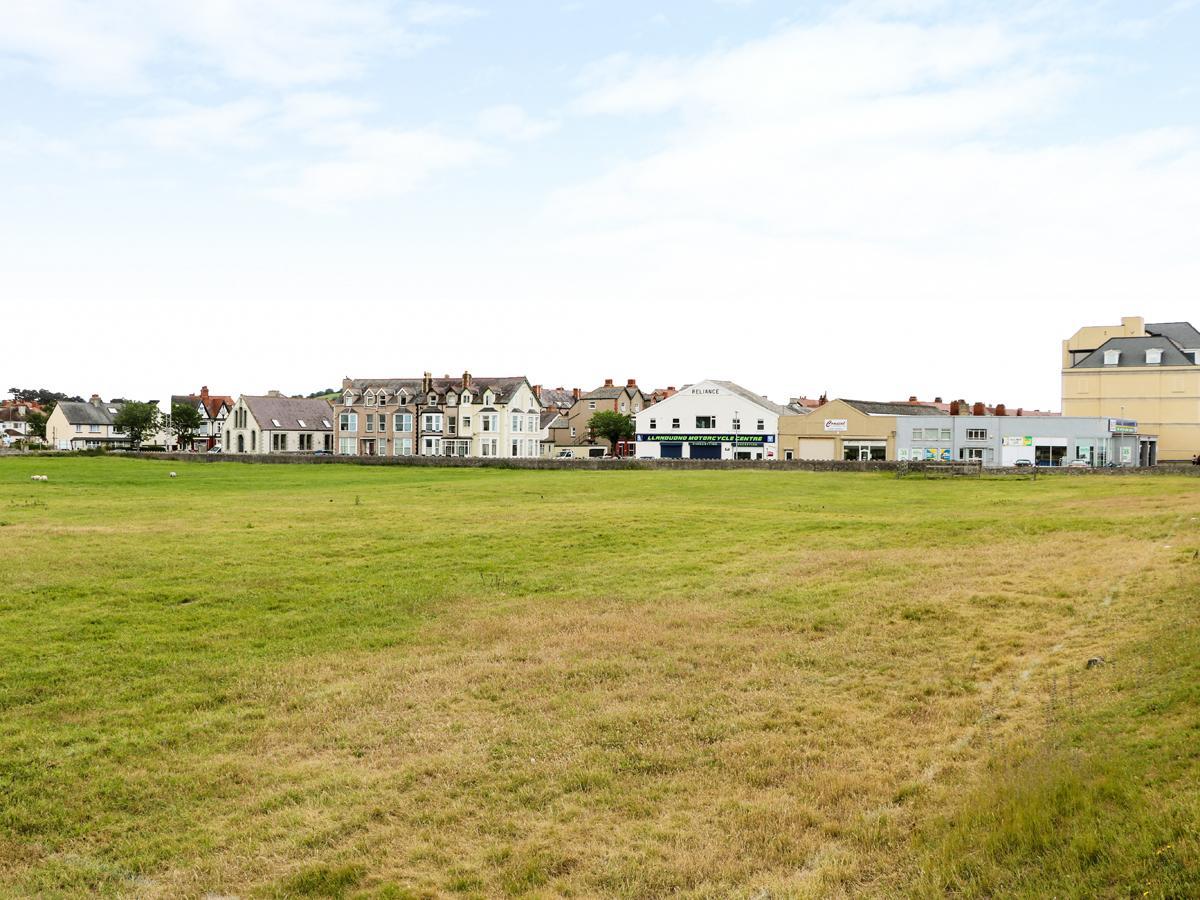 Little Orme View Apartment Ландъндо Екстериор снимка